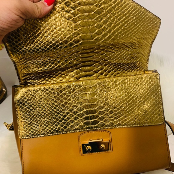 Brand New MK crossbody bag - Picture 7 of 9